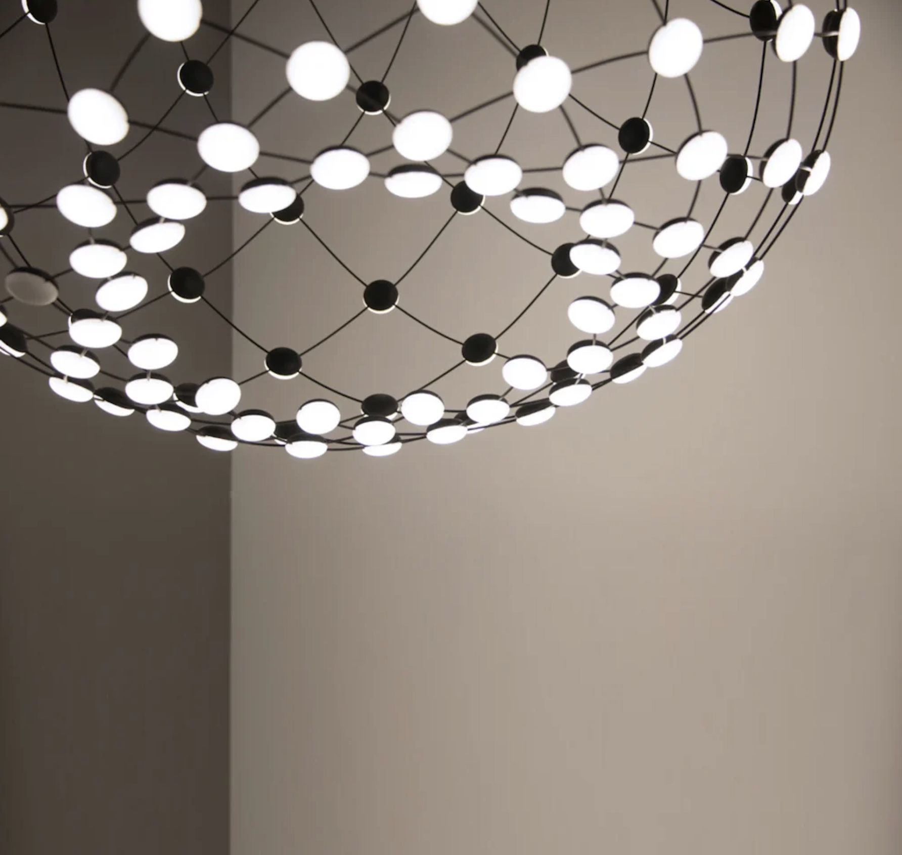 Luce Plan Mesh Suspension Lamp - Luxury Furniture Mercato Interiors